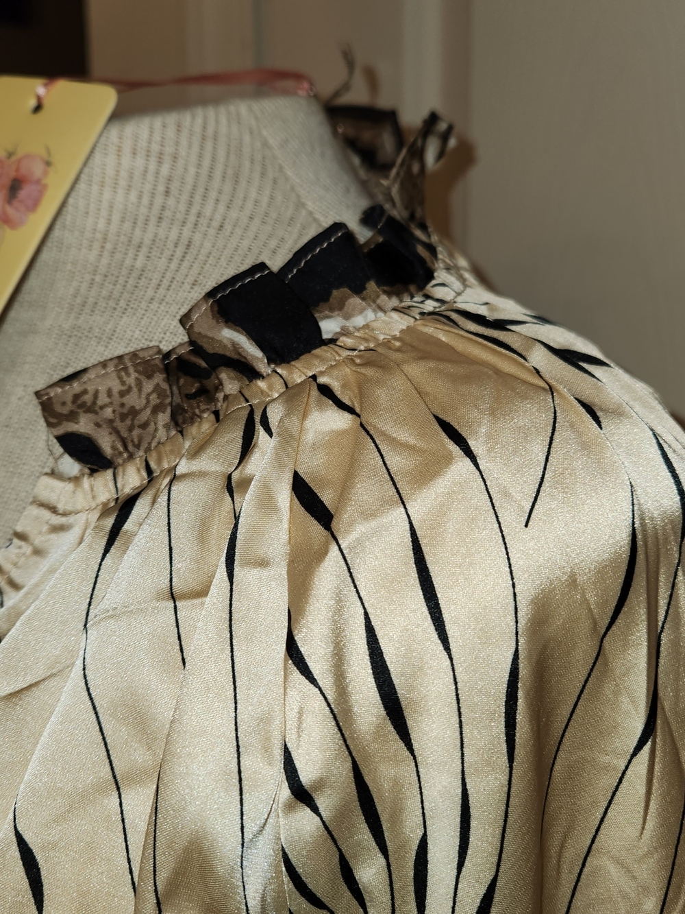 entro Two-Tone Beige and Black Asymmetrical Shirt - Picture 5 of 9